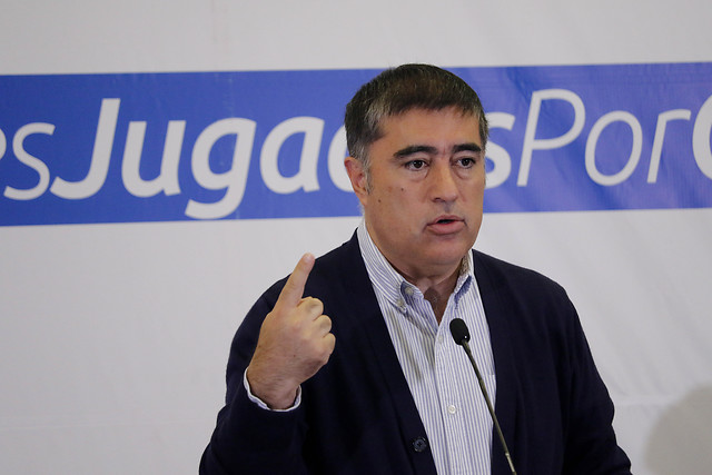 Desbordes defiende gestión de ministros pero asegura que RN apoyaría un eventual cambio de gabinete Desbordes defiende gestión de ministros pero asegura que RN apoyaría un eventual cambio de gabinete