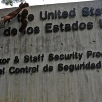 ¿Qué pasa si EE.UU. desobedece la orden de Maduro y su personal diplomático se niega a abandonar Venezuela?