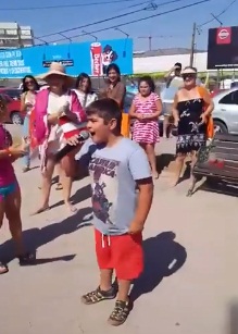 Niño rockero gana concurso playero cantando AC/DC y se viraliza en redes sociales Niño rockero gana concurso playero cantando AC/DC y se viraliza en redes sociales