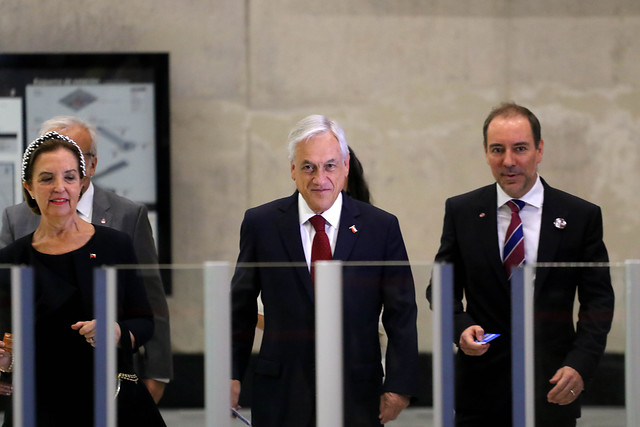 ¿Habrá línea 10? El anuncio de Piñera que le cambió la cara al presidente de Metro ¿Habrá línea 10? El anuncio de Piñera que le cambió la cara al presidente de Metro