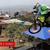 Así se siente el vertiginoso descenso a más de 60 kilómetros por hora por los cerros de Valparaíso