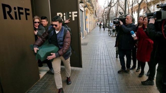 España: muere una mujer y otras 28 personas sufren vómitos tras comer en restaurante con una estrella Michelin España: muere una mujer y otras 28 personas sufren vómitos tras comer en restaurante con una estrella Michelin