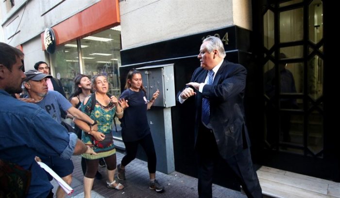 Imputadas por golpiza a presidente del TC dicen que Aróstica las agredió primero Imputadas por golpiza a presidente del TC dicen que Aróstica las agredió primero