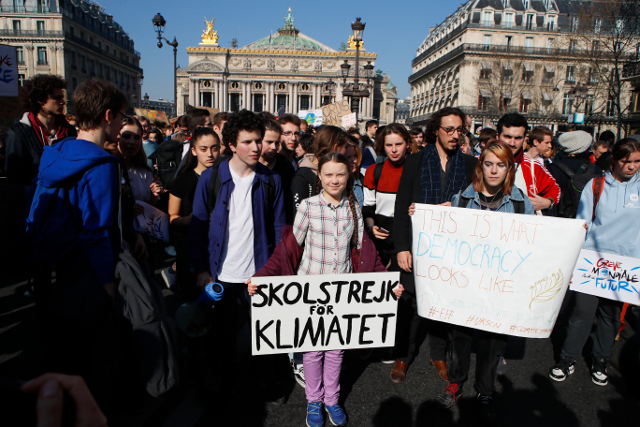 Jóvenes parisinos se suman a la revolución verde de Greta Thunberg Jóvenes parisinos se suman a la revolución verde de Greta Thunberg