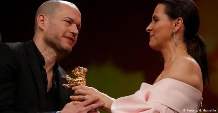 Berlinale dio el Oro a la película israelí «Synonymes» y honró a la denuncia contra la iglesia católica de Ozon