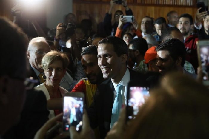 Heinz Dieterich: “El peligro es que Venezuela caiga en manos de un grupo inepto y neoliberal al servicio de Washington, encabezado por Guaidó” Heinz Dieterich: “El peligro es que Venezuela caiga en manos de un grupo inepto y neoliberal al servicio de Washington, encabezado por Guaidó”