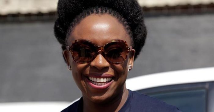 Escritora nigeriana Chimamanda Ngozi Adichie dice que hay estrategias deliberadas para criticar lo africano Escritora nigeriana Chimamanda Ngozi Adichie dice que hay estrategias deliberadas para criticar lo africano