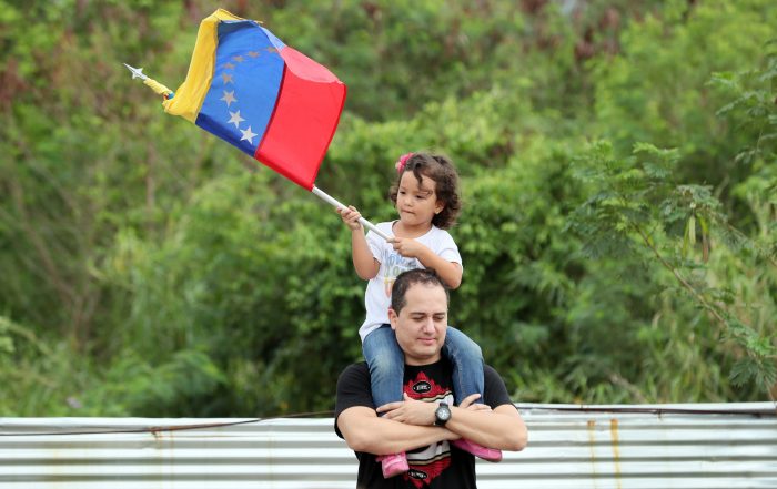 Oposición venezolana anuncia marcha para exigir entrada de ayuda humanitaria