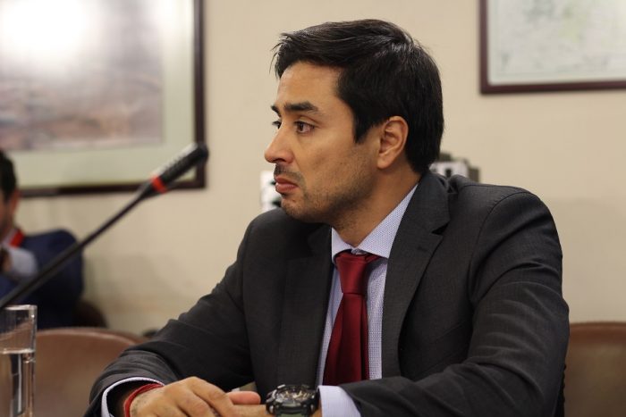 Diputado Carter por protocolo para reapertura de malls: “Es simplemente una locura” Diputado Carter por protocolo para reapertura de malls: