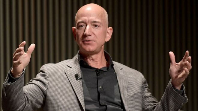 Dueño de Amazon acusa a una revista pro Trump de chantajearlo con la publicación de fotos íntimas Dueño de Amazon acusa a una revista pro Trump de chantajearlo con la publicación de fotos íntimas