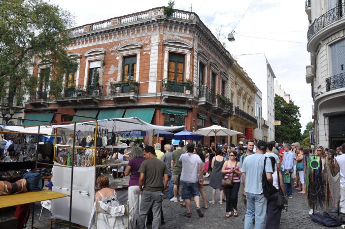 Domingos más vacíos en Buenos Aires sin los artesanos de la Feria San Telmo Domingos más vacíos en Buenos Aires sin los artesanos de la Feria San Telmo