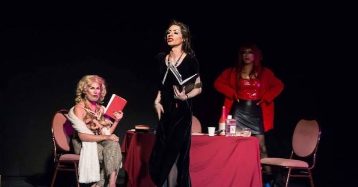 Obra «Las poetisas»: teatro y poesía queer en Antofagasta Obra «Las poetisas»: teatro y poesía queer en Antofagasta