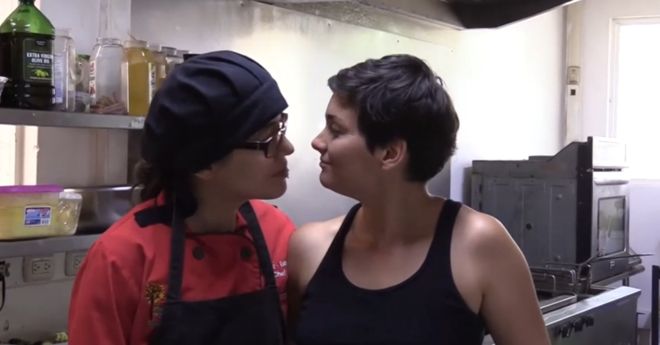 Por qué el primer (y único) matrimonio de personas del mismo sexo de Costa Rica podría acabar en la cárcel