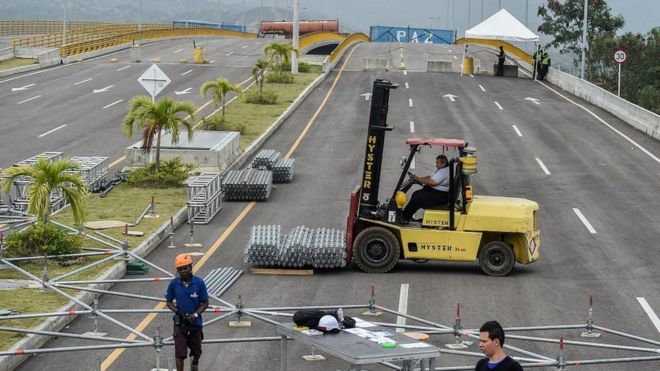 “Venezuela Aid Live” vs. “Hands off Venezuela”: así son los conciertos que congregan en la frontera a los partidarios de Guaidó y Maduro