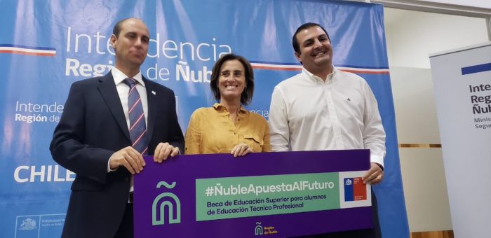 Ola de críticas a Cubillos por mentir sobre Ley de Inclusión de Bachelet y Boric habla de “gira de la infamia” Ola de críticas a Cubillos por mentir sobre Ley de Inclusión de Bachelet y Boric habla de “gira de la infamia”