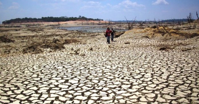Derechos de agua en el Antropoceno Derechos de agua en el Antropoceno