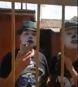 Mimos son acusados de tomarse una casa y esto pasó cuando fueron a desalojarlos Mimos son acusados de tomarse una casa y esto pasó cuando fueron a desalojarlos