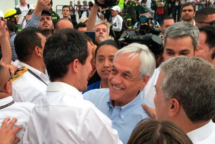 Cadem lanza un salvavidas a Piñera: 53% apoya viaje a Colombia Cadem lanza un salvavidas a Piñera: 53% apoya viaje a Colombia