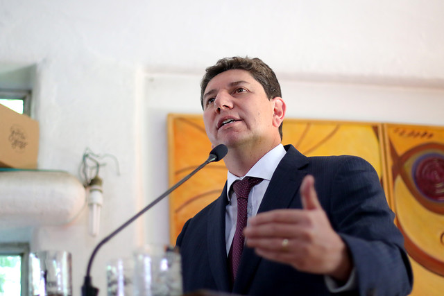 Hacienda celebra menor inflación y anuncia nuevas bajas en el precio de la bencina Hacienda celebra menor inflación y anuncia nuevas bajas en el precio de la bencina