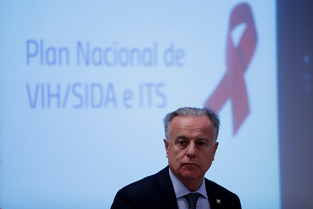 Santelices se saca los balazos con los migrantes para justificar aumento del VIH en Chile Santelices se saca los balazos con los migrantes para justificar aumento del VIH en Chile