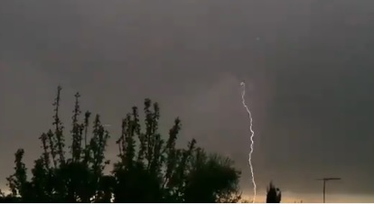 Sorpresiva tormenta eléctrica se registró en sectores de la Región de Ñuble y del Maule Sorpresiva tormenta eléctrica se registró en sectores de la Región de Ñuble y del Maule