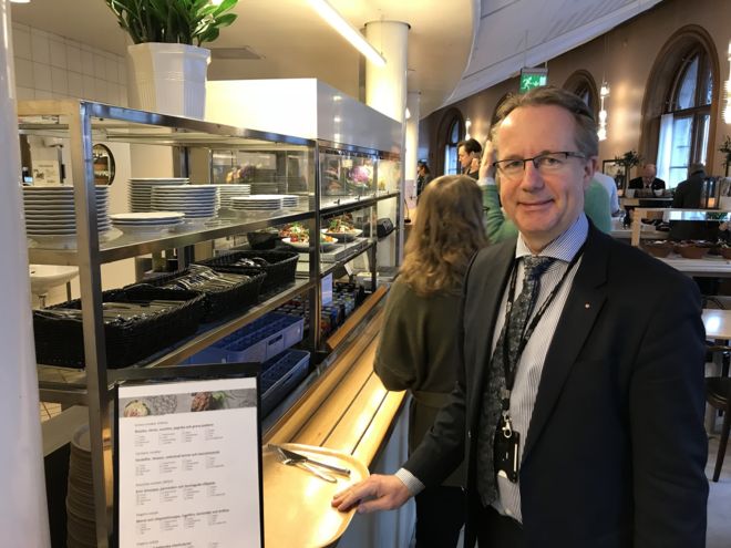 Suecia: el país donde los parlamentarios no tienen asesores propios y se pagan el café de su bolsillo Suecia: el país donde los parlamentarios no tienen asesores propios y se pagan el café de su bolsillo