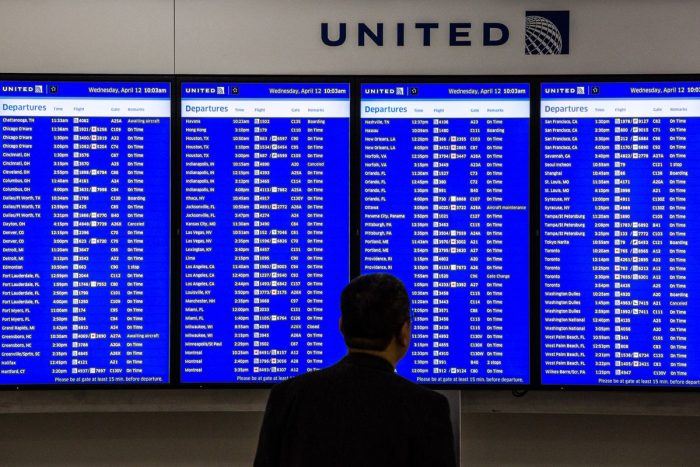United Airlines prueba programa para pasajeros que llegan tarde
