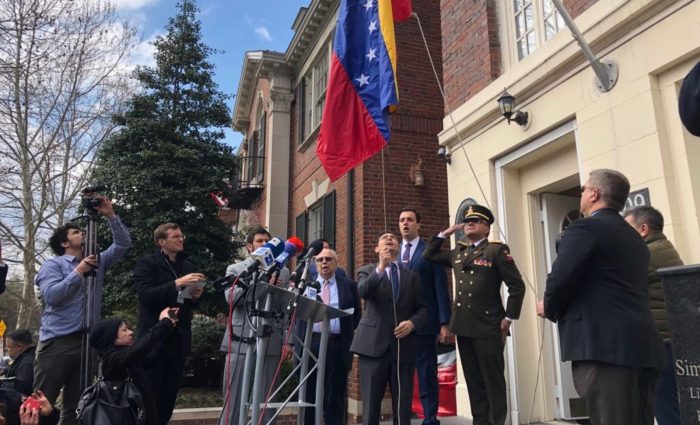 Gobierno de Maduro denuncia la ocupación de sedes en Estados Unidos por parte de seguidores de Guaidó Gobierno de Maduro denuncia la ocupación de sedes en Estados Unidos por parte de seguidores de Guaidó