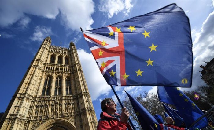 Sigue la teleserie del “brexit”: diputados aprueban moción para pedir más tiempo a la UE Sigue la teleserie del