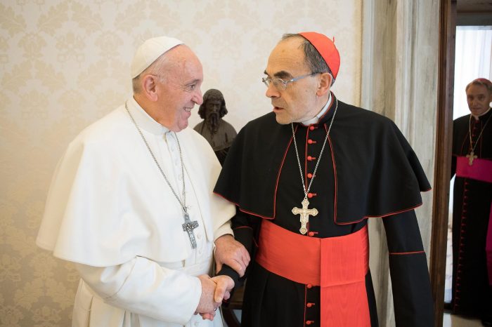 Papa rechaza renuncia de cardenal francés y enfurece a víctimas de pedofilia Papa rechaza renuncia de cardenal francés y enfurece a víctimas de pedofilia