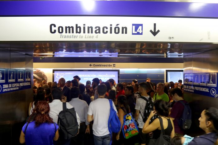 Falla en línea 4 del Metro obliga a suspender servicio entre Tobalaba y Quilín Falla en línea 4 del Metro obliga a suspender servicio entre Tobalaba y Quilín