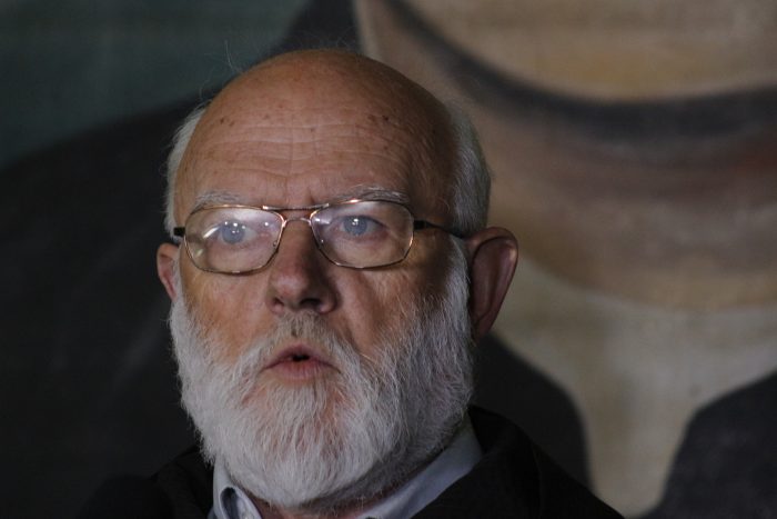 Celestino Aós se mostró conforme con fallo de la Corte de Apelaciones que obliga a la iglesia a pagar $100 millones a víctimas de Karadima Celestino Aós se mostró conforme con fallo de la Corte de Apelaciones que obliga a la iglesia a pagar $100 millones a víctimas de Karadima