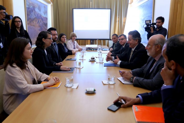 Enviados de Bachelet se reunieron con Ampuero para tratar la situación de los migrantes venezolanos Enviados de Bachelet se reunieron con Ampuero para tratar la situación de los migrantes venezolanos