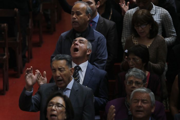 Se acabó la luna de miel con La Moneda: evangélicos en alerta por resolución del SII que les obliga a transparentar sus ingresos Se acabó la luna de miel con La Moneda: evangélicos en alerta por resolución del SII que les obliga a transparentar sus ingresos