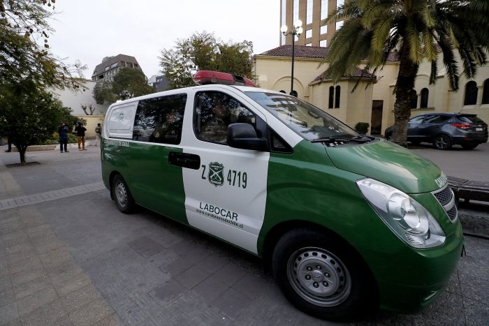 Carabineros realizó allanamiento en Municipalidad de Lo Espejo por caso de “trabajadores fantasmas” Carabineros realizó allanamiento en Municipalidad de Lo Espejo por caso de “trabajadores fantasmas”