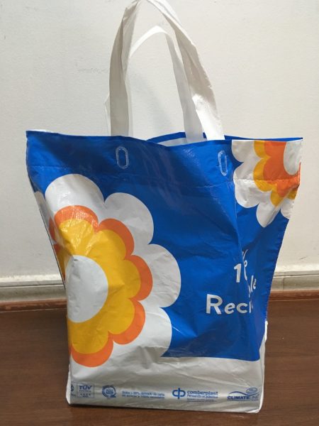 Greenpeace y nueva oferta de bolsas en supermercados: “Son bolsas plásticas, pero con pasamontañas” Greenpeace y nueva oferta de bolsas en supermercados: