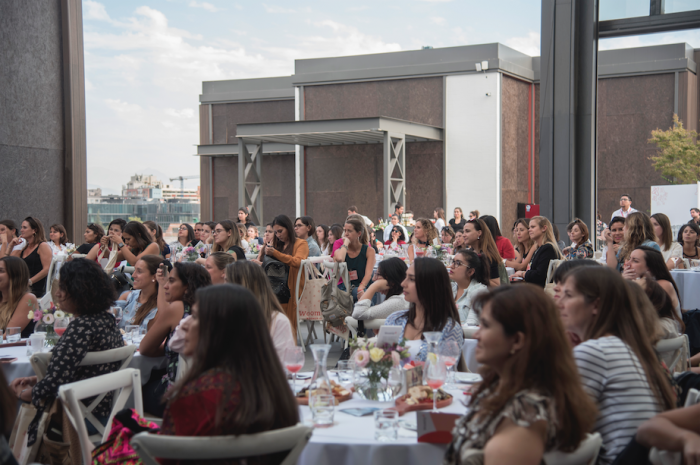 Lanzan campaña para inspirar a mujeres a llegar a altos cargos Lanzan campaña para inspirar a mujeres a llegar a altos cargos