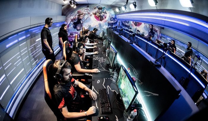 Start-up chilena firma acuerdo con el gigante detrás del popular videojuego League of Legends Start-up chilena firma acuerdo con el gigante detrás del popular videojuego League of Legends