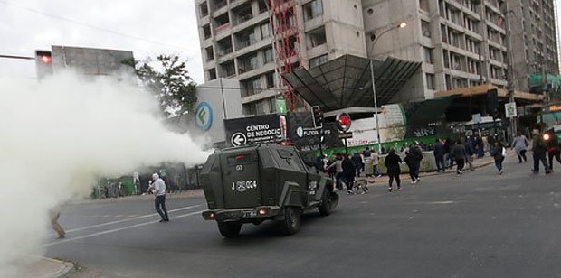 Protesta de pobladores en General Velásquez y otros puntos de Santiago marcó el “súper lunes”