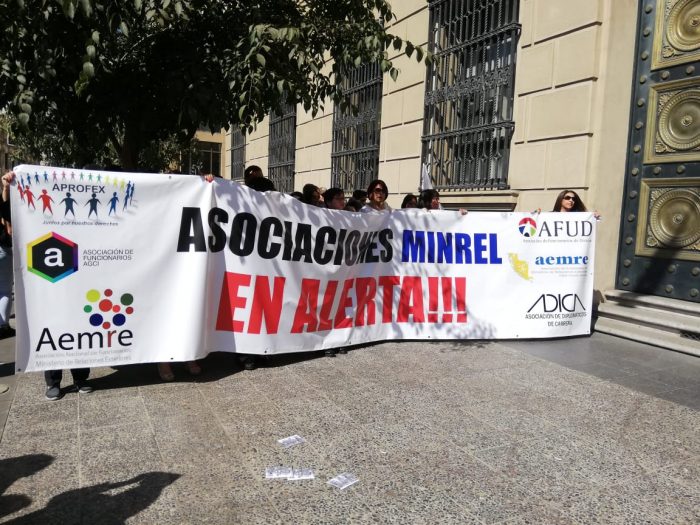 Escala conflicto en Cancillería: funcionarios exigen al ministro de Hacienda dar respuesta a las normas que fijan las diferentes plantas del Minrel Escala conflicto en Cancillería: funcionarios exigen al ministro de Hacienda dar respuesta a las normas que fijan las diferentes plantas del Minrel