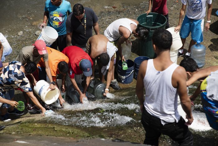 Caracas se vuelve sedienta a medida que la crisis energética detiene el abastecimiento de agua Caracas se vuelve sedienta a medida que la crisis energética detiene el abastecimiento de agua
