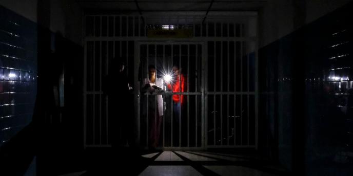 Venezuela: apagón obliga a suspender clases y jornada laboral Venezuela: apagón obliga a suspender clases y jornada laboral
