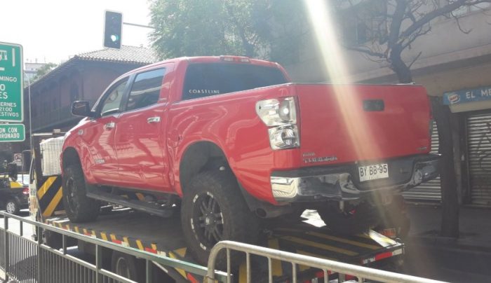 Detienen a hombre que intentó irrumpir en La Moneda conduciendo una camioneta Detienen a hombre que intentó irrumpir en La Moneda conduciendo una camioneta