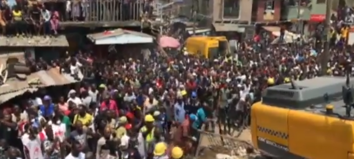 Derrumbe de escuela en Nigeria deja a más de 100 niños atrapados Derrumbe de escuela en Nigeria deja a más de 100 niños atrapados