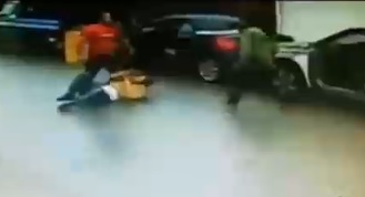 Exboxeador golpeó a dos jóvenes que intentaron robarle el auto en Punta Arenas Exboxeador golpeó a dos jóvenes que intentaron robarle el auto en Punta Arenas
