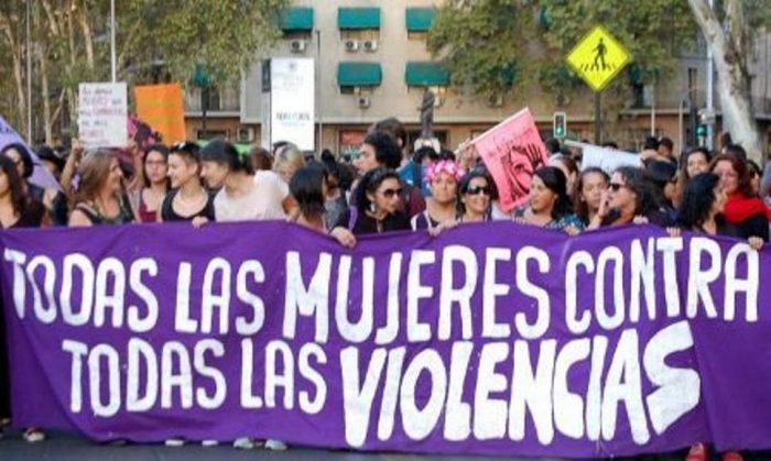 Constituyentes feministas ingresan norma que crea Tribunales Especiales para tratar casos de violencia de género contra mujeres y disidencias