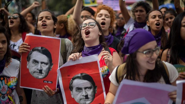 El movimiento feminista toma las calles de Brasil y repudia a Bolsonaro El movimiento feminista toma las calles de Brasil y repudia a Bolsonaro