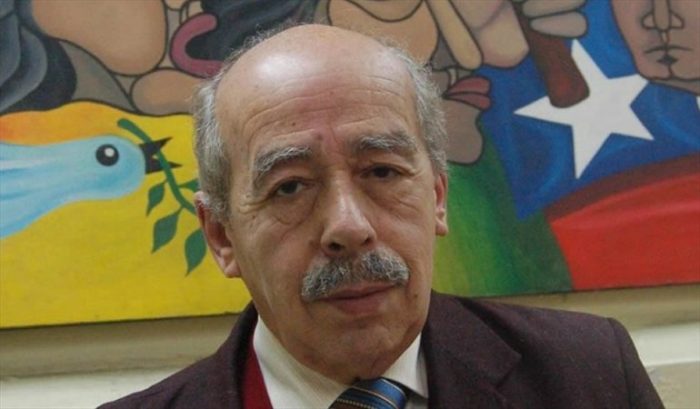 Mundo político despide a Jorge Insunza Becker: sus restos son velados en la sede de la CUT Mundo político despide a Jorge Insunza Becker: sus restos son velados en la sede de la CUT