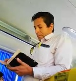 Pasajeros descontentos por insólita predicación de hombre en bus camino a Santiago Pasajeros descontentos por insólita predicación de hombre en bus camino a Santiago