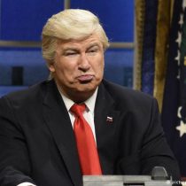 Trump plantea ahora que se “investigue” a los humoristas críticos